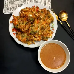 Bakwan Sayur Saus Kacang