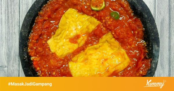 Proses memasak tahu dan ayam goreng sambal rujak