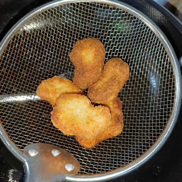 Angkat dan tiriskan, sisihkan.
