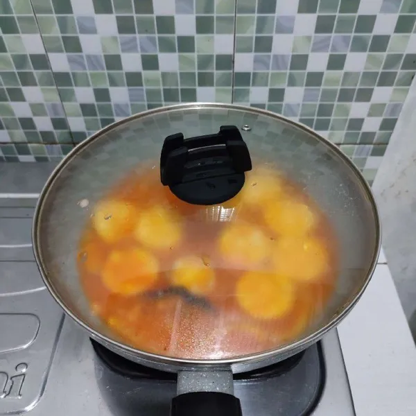 Tutup wajan, rebus selama 5 menit.