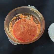 Haluskan cabe, bawang merah dan bawang putih.