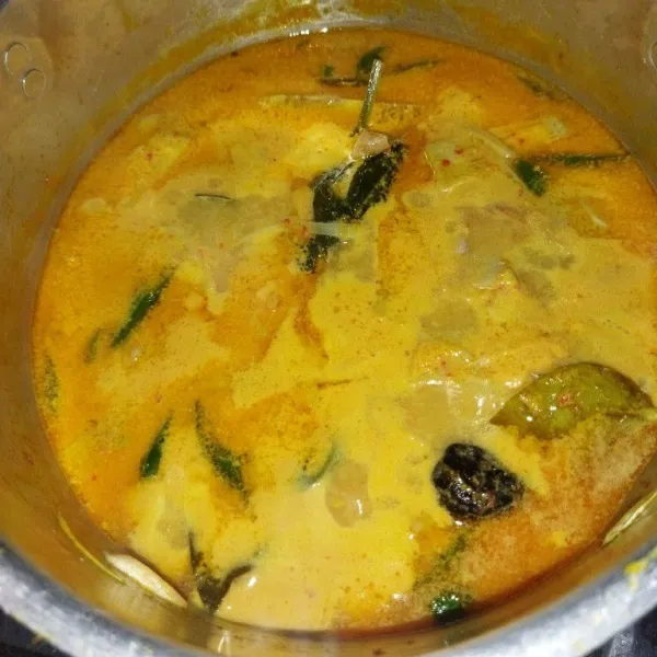 Masak hingga nangka matang, angkat.