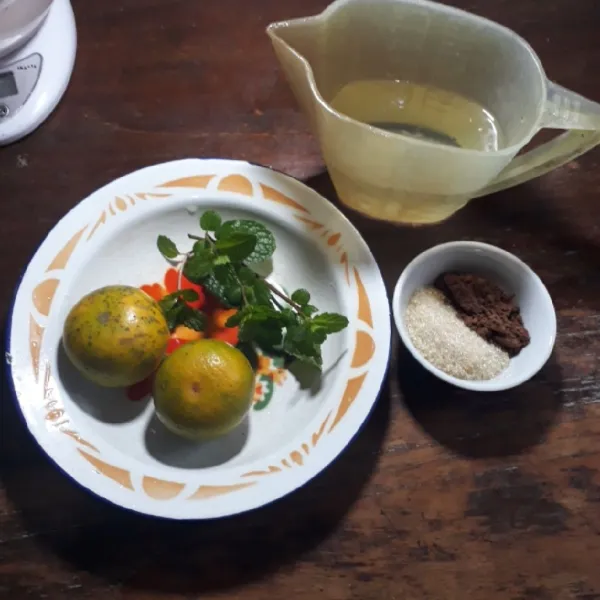 Siapkan bahan-bahan.