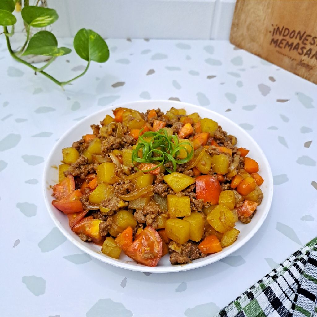 Bahan-bahan tumis daging giling yang segar dan berkualitas