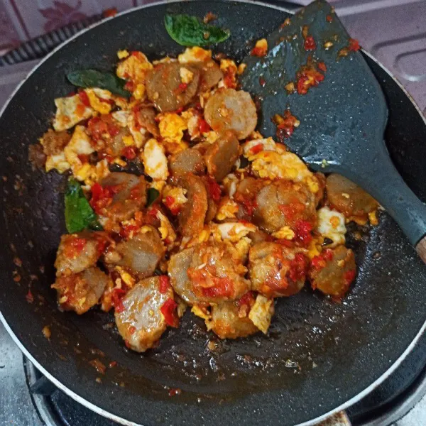 Masak hingga bumbu meresap dan air menyusut.