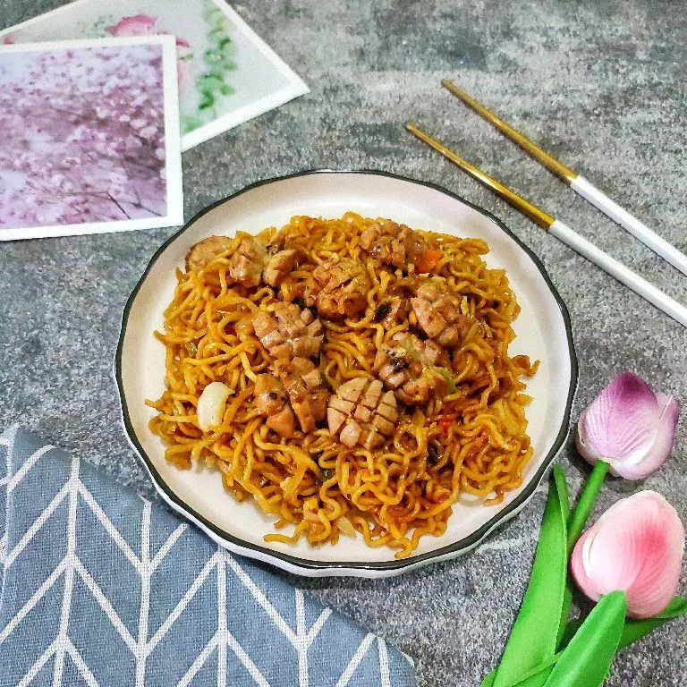 Resep Frankfurter Fried Noodle Sederhana Rumahan di Yummy App