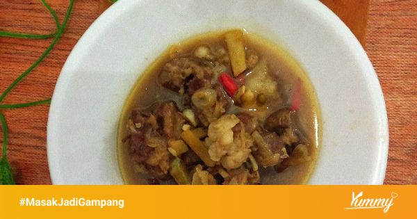Kecap masak dalam wadah tradisional