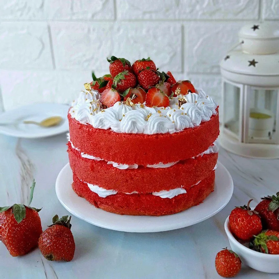 Strawberry Cake Birthday Yummy