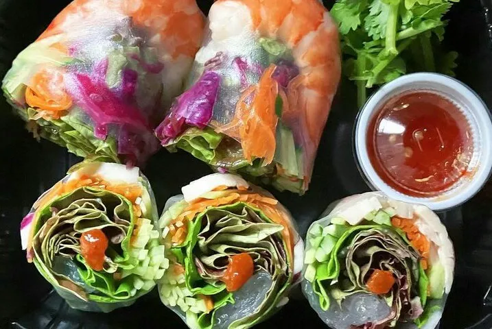 spring rolls makanan khas vietnam