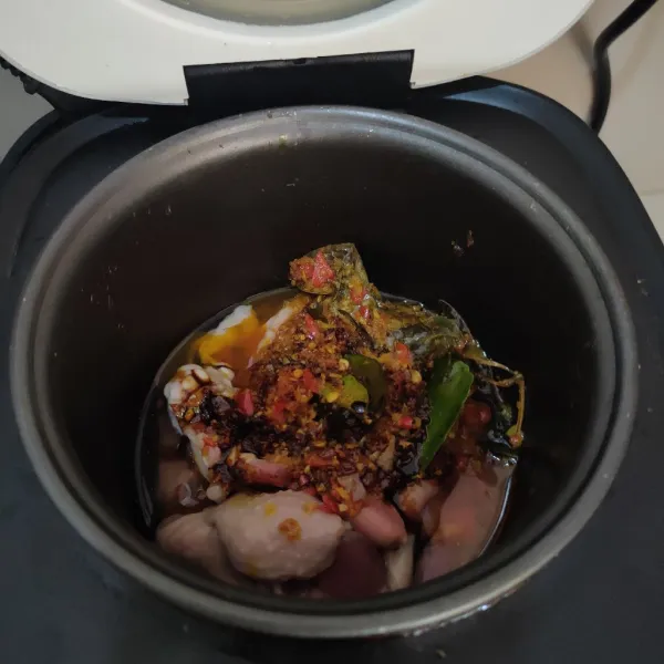 Masukkan ke dalam pan berisi hati ampela.