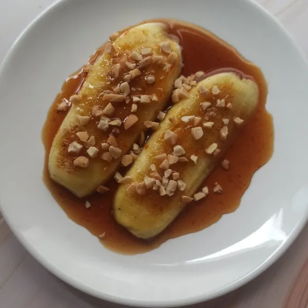 Taburi dengan kacang sangrai, lalu sajikan.