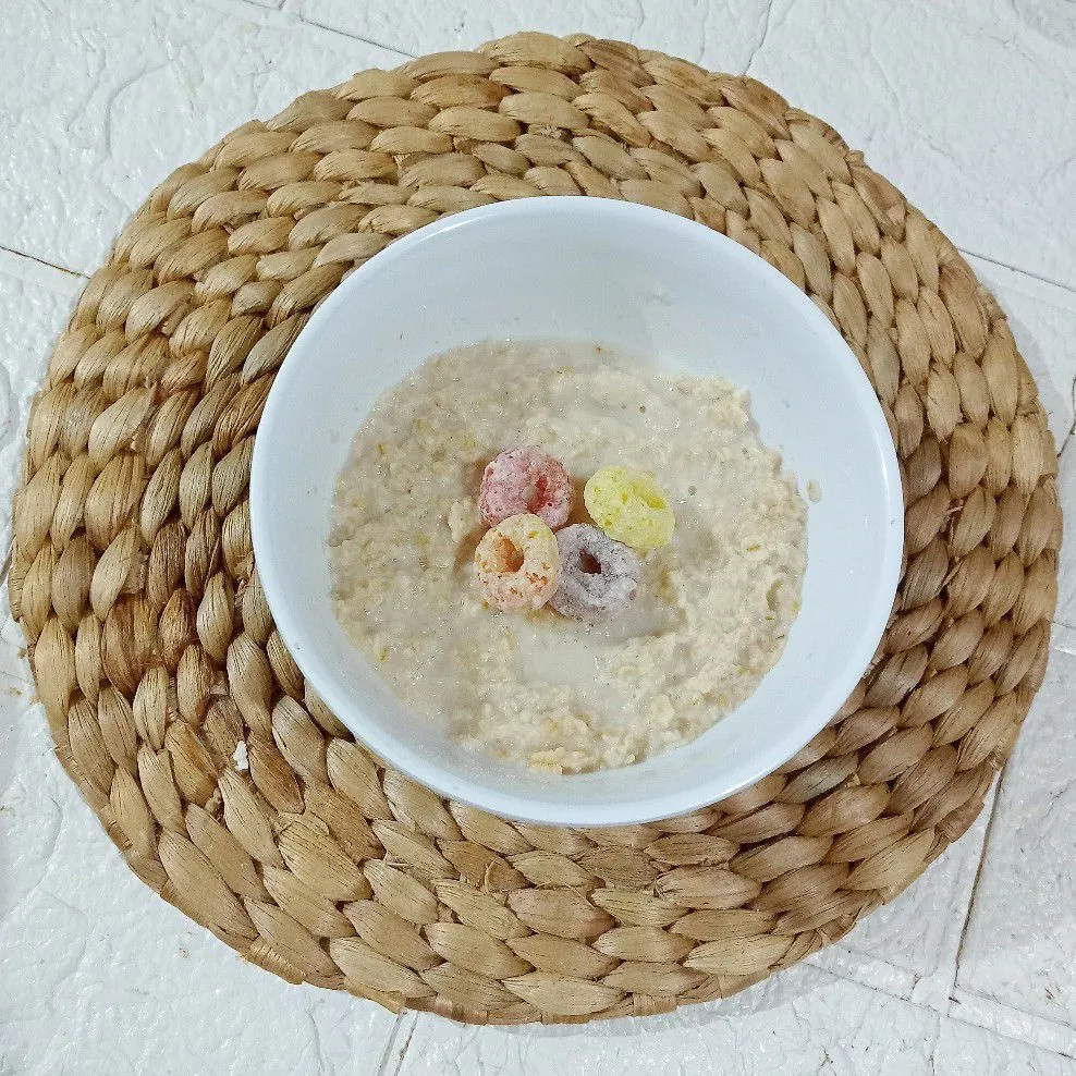 Honey Berry Yogurt Oat Porridge