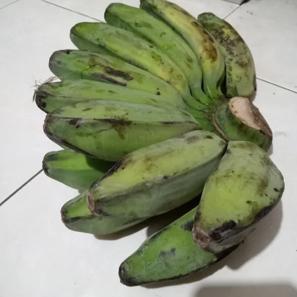 Siapkan pisang.
