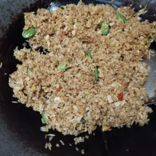 Tambahkan kecap manis dan kaldu bubuk, koreksi rasa. Angkat lalu sajikan dengan krupuk. Yummy..
