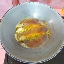 Goreng hingga matang, angkat dan sajikan.