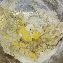 Kemudian masukkan mentega dan garam.