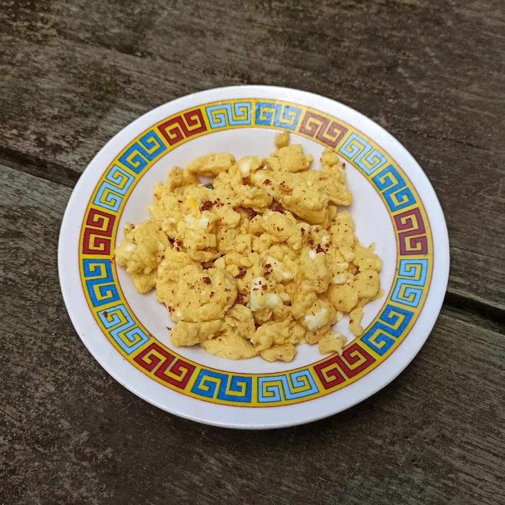 Spicy Scrambled Eggs