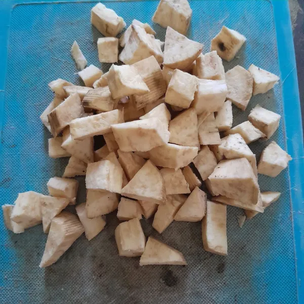 Potong-potong ubi jalar.