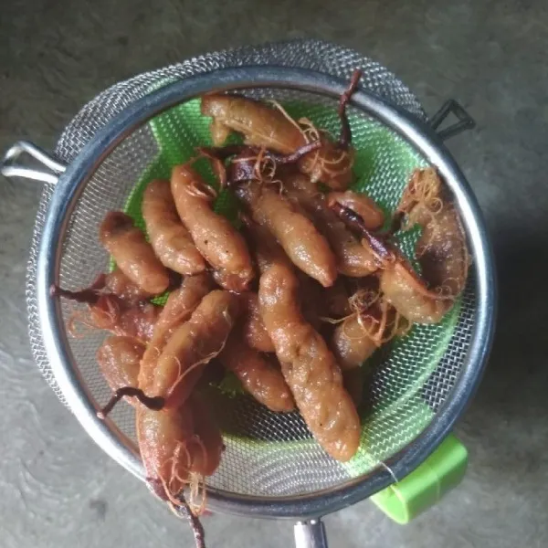 Saring asam jawa.
