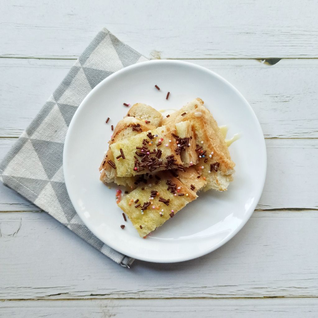 Resep Roti Panggang Choco Sprinkle Sederhana Rumahan di Yummy App