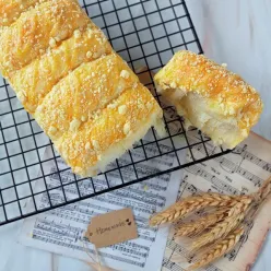 Srikaya Crumble Bread