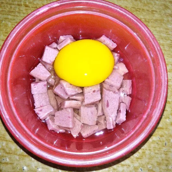 Campur telur dan smoke beef.