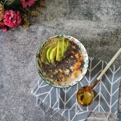 Avocado with Granola Probiotik