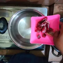 Rebus tetelan hingga empuk, rebus dengan metode 5-30-7 menit.
