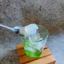 Masukkan nata de coco.
