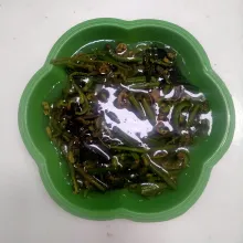 Rendam dengan garam kemudian bilas dengan air yang mengalir.