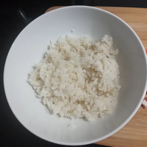 Siapkan nasi pulen.