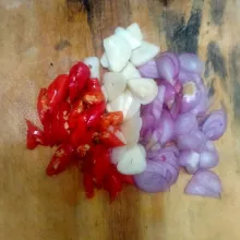 Siapkan bumbu iris.
