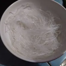 Rendam soun dengan air dingin sampai agak lunak.