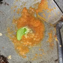 Tumis bumbu halus hingga harum. Masukkan daun jeruk, lada, gula pasir, garam, dan kaldu sapi. Aduk rata.