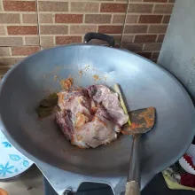 Masukkan ayam, aduk rata.