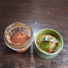 Haluskan bawang merah, bawang putih dan cabai.