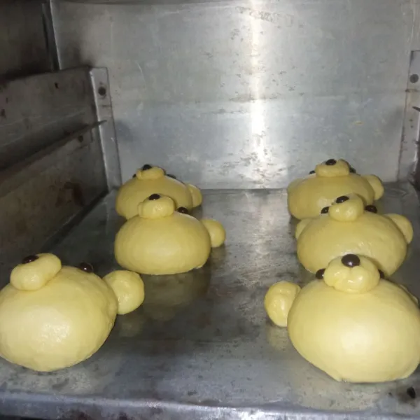 Panggang di oven yang sudah dipanaskan hingga matang.