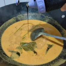 Beri kecap manis, koreksi rasa.