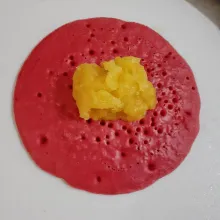Letakkan vla custart.