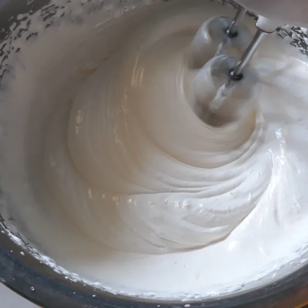 Mixer hingga putih, kental, berjejak.