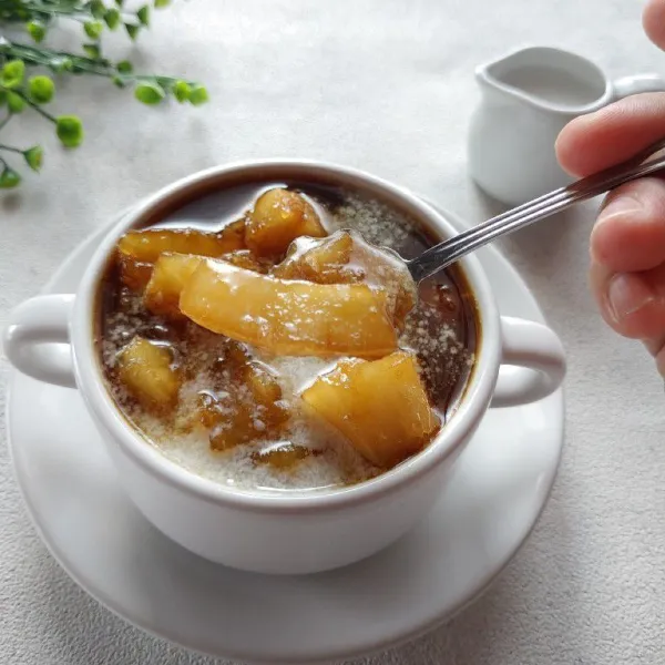 Sajikan singkong thailand dengan vla santan.