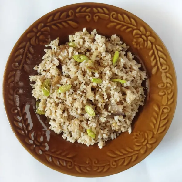 Angkat dan sajikan, nasi goreng jadul siap dinikmati.