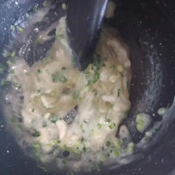 Masak hingga mengental seperti lem.