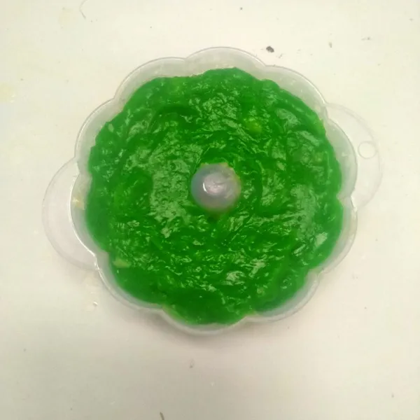Setelah itu timpa di cetakan pudding biarkan dingin dan siap disajikan.