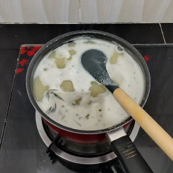 Masak hingga mendidih, lalu angkat.