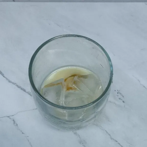 Tambahkan krimer kental manis.