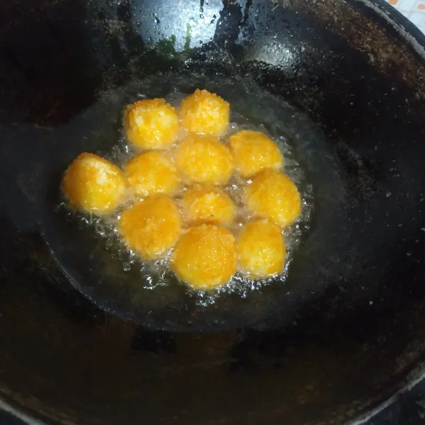 Goreng sampai matang,angkat & tiriskan minyaknya