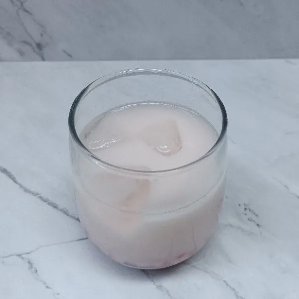 Tambahkan susu cair.