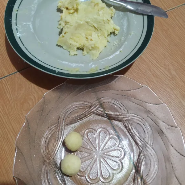 Bentuk menjadi bola² kecil