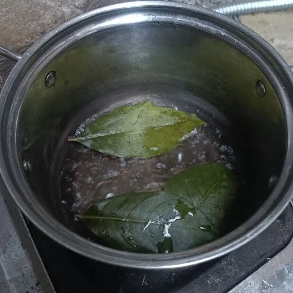 Rebus hingga mendidih dan air sedikit susut.